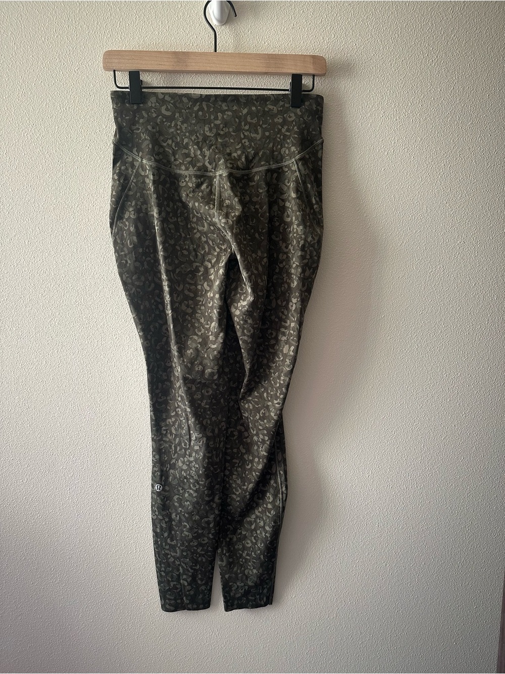 Lululemon Base Pace High-Rise Tight 28"
Intertwined Camo Olive W5DX7S size 8 - Picture 8 of 9